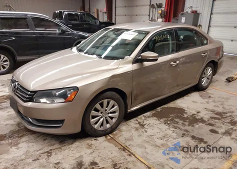 2015 Volkswagen Passat 1.8T Wolfsburg Edition z USA, uszkodzony, nr VIN 1VWAT7A37FC048547